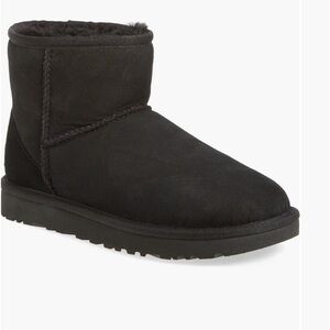 UGG Classic Mini |I Genuine
Shearling Lined Boot (Women)